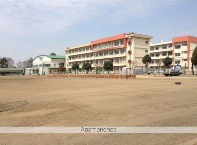 中学校　館林市立第一中学校（中学校）まで681m