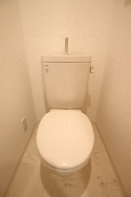 トイレ　※別室の参考写真の為、現況優先です。