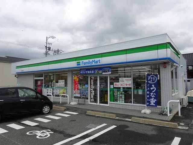 コンビニ　ファミリーマート名四川越店（コンビニ）まで376m