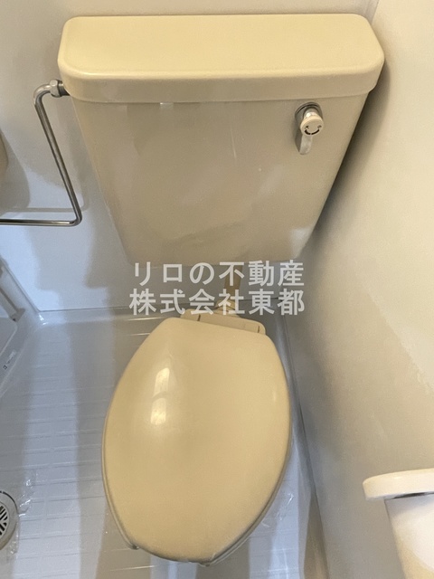 トイレ　白基調で清潔感のあるトイレです♪