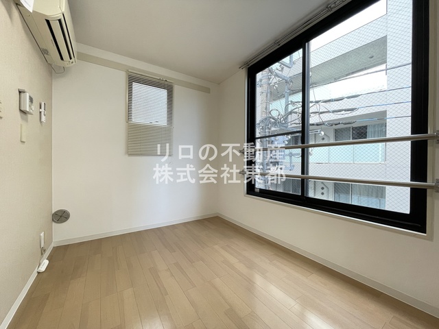 居室・リビング　２面採光なので、明るく風通しのよい過ごしやすいお部屋です♪