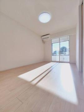 居室・リビング　室内