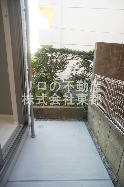 バルコニー　お天気のいい日は外干しもできますね！！