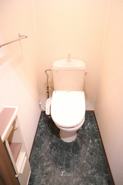 トイレ　温水洗浄便座