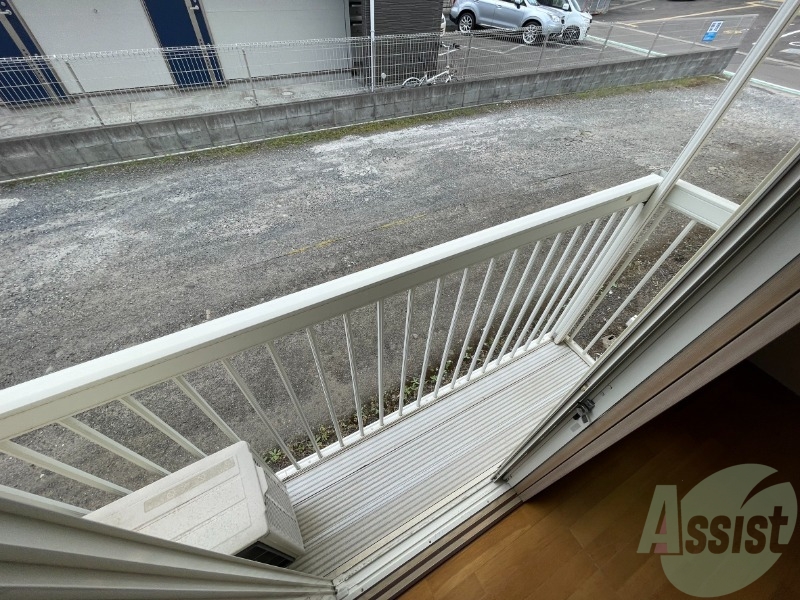 バルコニー　バルコニーになります。圧迫感無くご使用いただけます。