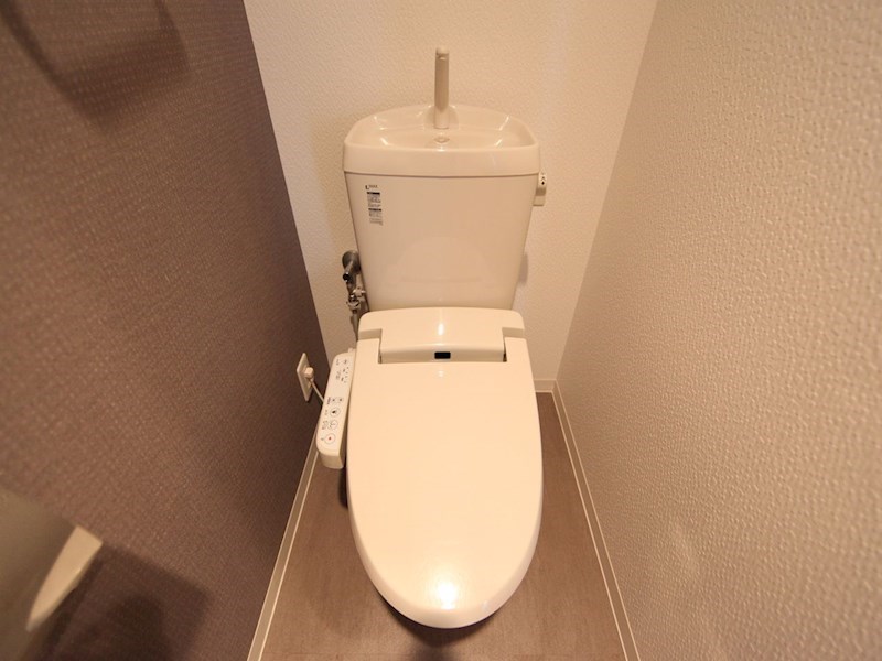 トイレ　温水洗浄暖房便座付トイレ