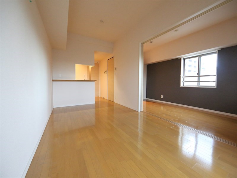 居室・リビング　ＬＤＫ11.2帖　洋室6帖　つなげて仕切っても使えます