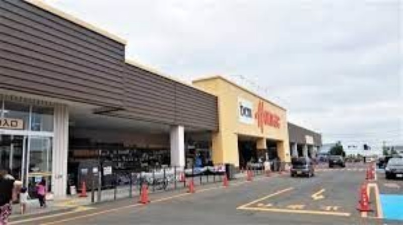 ホームセンター　DCM発寒店（ホームセンター）まで812m