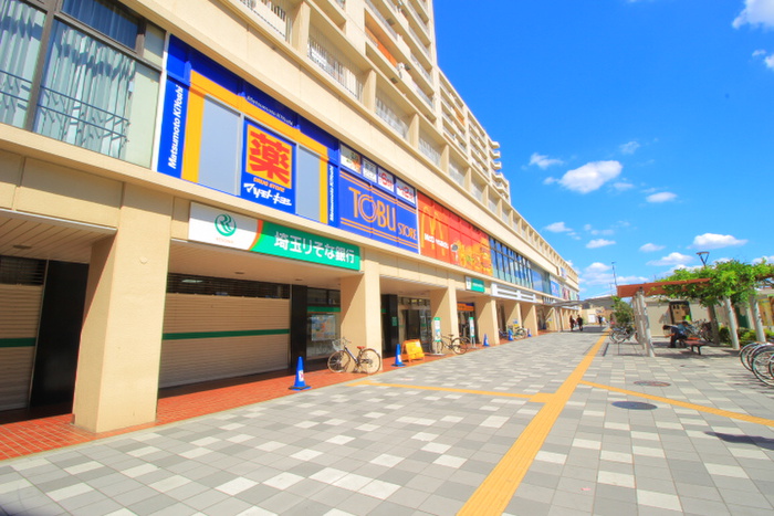 ドラックストア　マツモトキヨシ 東武鶴瀬駅ビル店（ドラッグストア）まで301m