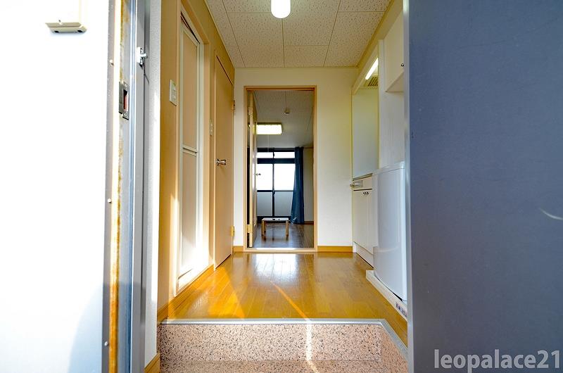 玄関　設備・仕様は号室により異なる為、現況を優先致します。