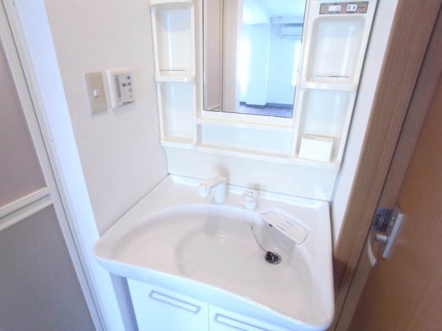 洗面設備　シャンプードレッサー洗面台