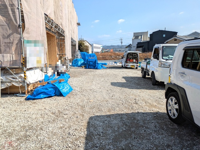 駐車場　建築中