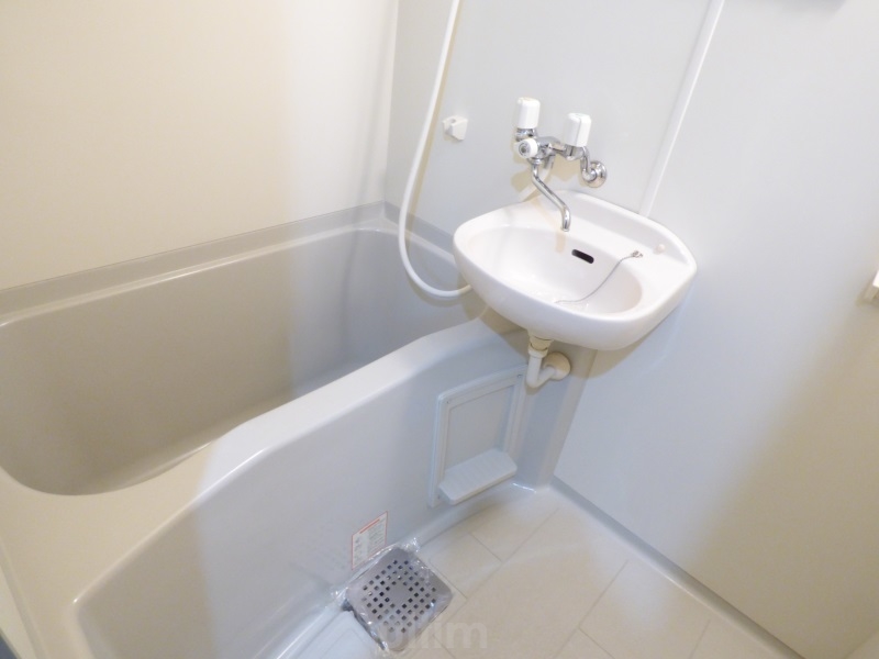 バス・シャワールーム　※別のお部屋の写真です