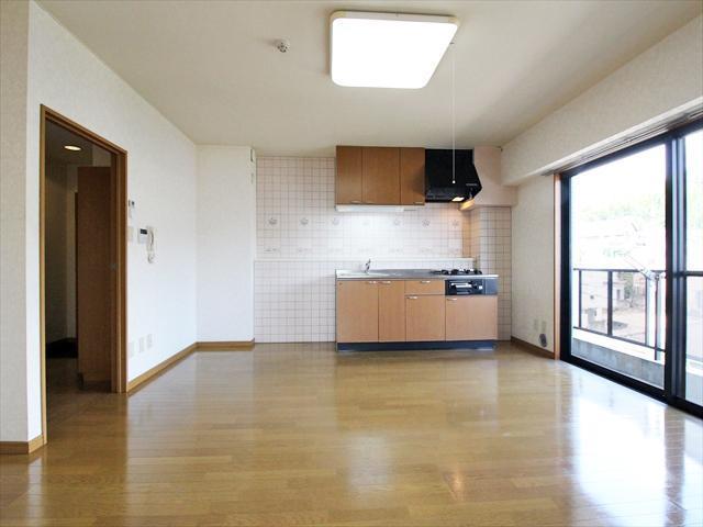 居室・リビング　松山市祝谷　フラットパインヒル　リビング