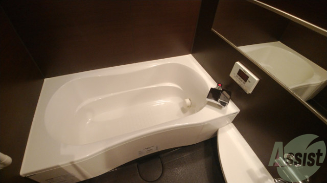 バス・シャワールーム　きれいな浴室は追い焚き機能もあり、使い易くくつろぎやすいです