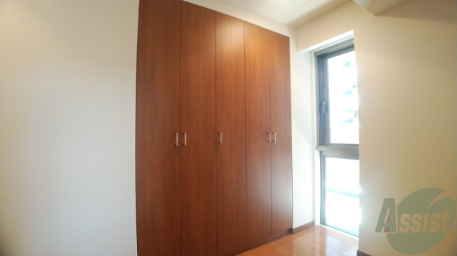 収納　クローゼットは奥行きがありたくさんの物がしまえそうです