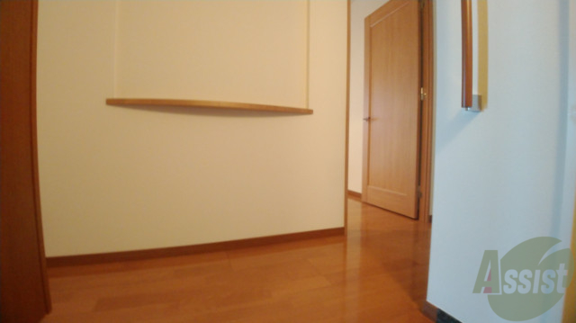 玄関　玄関からの様子ですリビングまでつながる廊下はきれいです