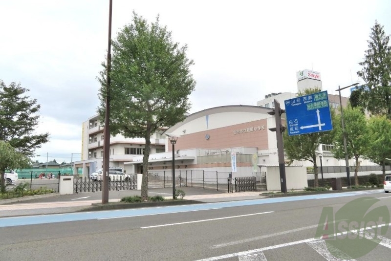 小学校　仙台市立荒町小学校（小学校）まで705m