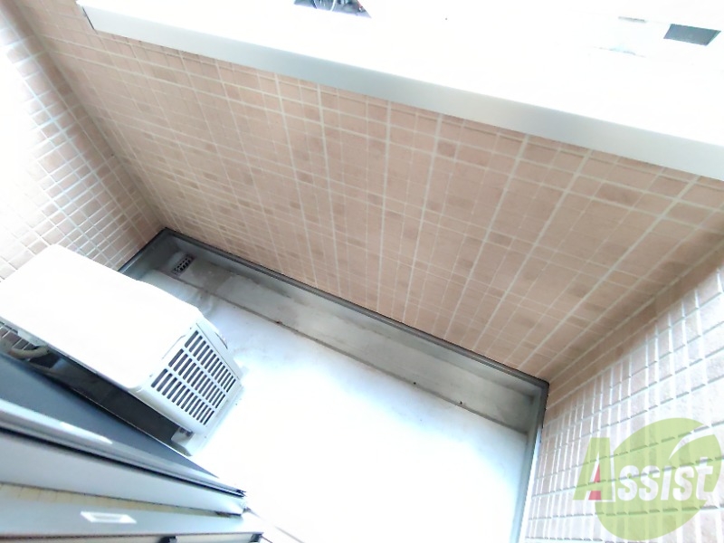 バルコニー　ベランダはよく日が当たり気持ちの良い空間です。