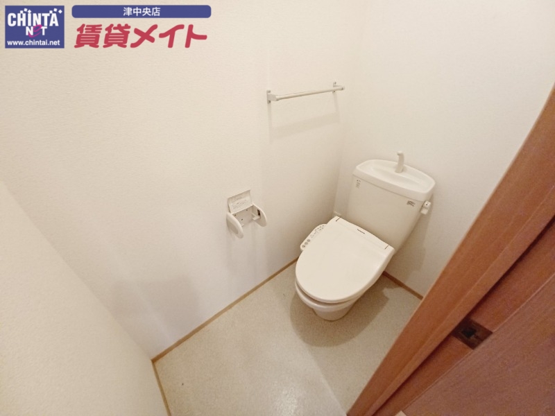 トイレ　同型参考写真