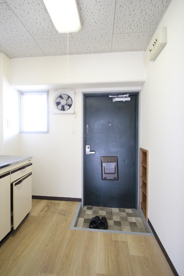 玄関　※他号室の写真です。