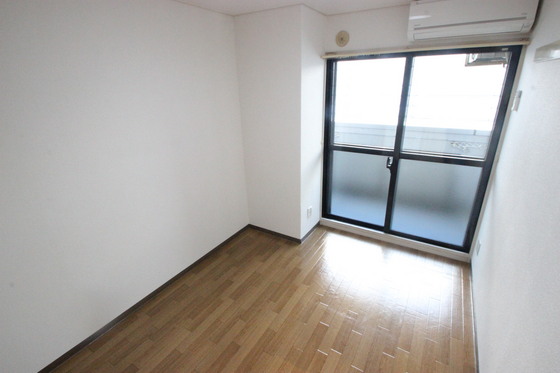 居室・リビング　※別号室の写真です