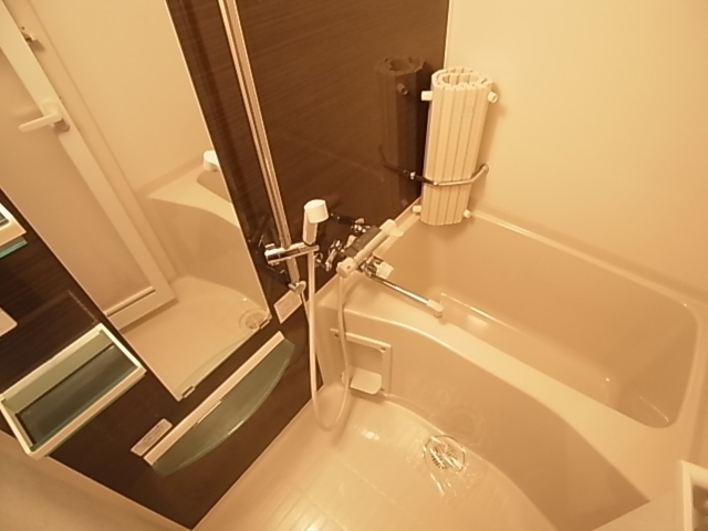 バス・シャワールーム　浴室乾燥機付きのバスルーム