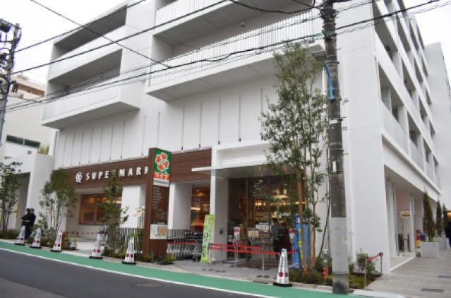 スーパー　ライフ市谷薬王寺店（スーパー）まで215m