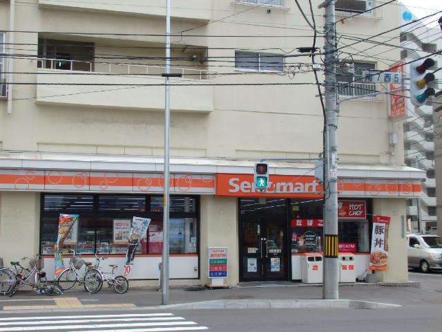コンビニ　セイコーマート（コンビニ）まで271m