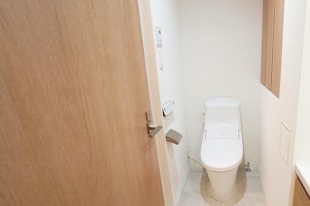 トイレ　※写真は別のお部屋です