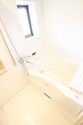 バス・シャワールーム　浴室暖房乾燥機＋追い焚き機能＋換気窓付き