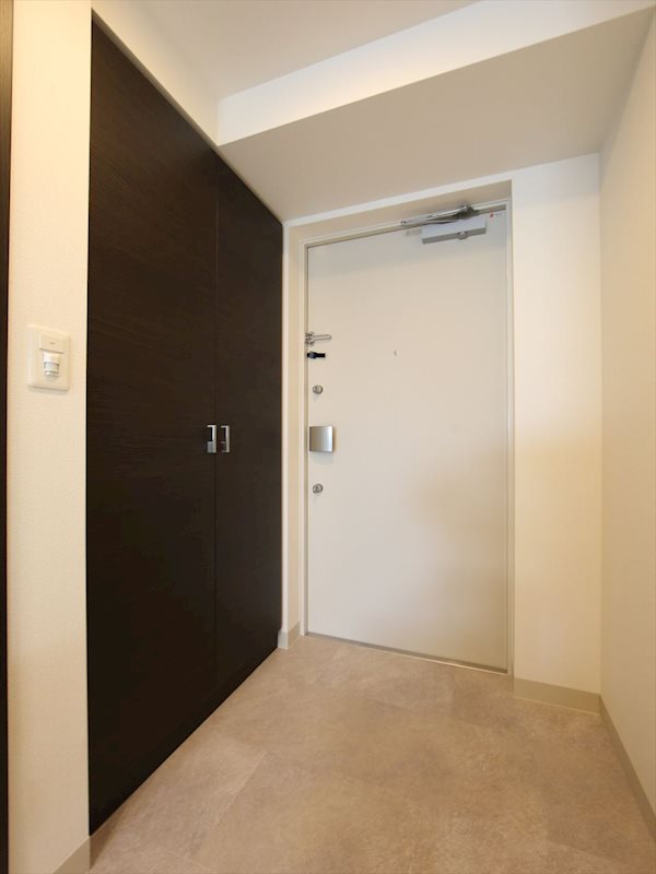 玄関　玄関　シューズクローゼット付（収納充実してます）