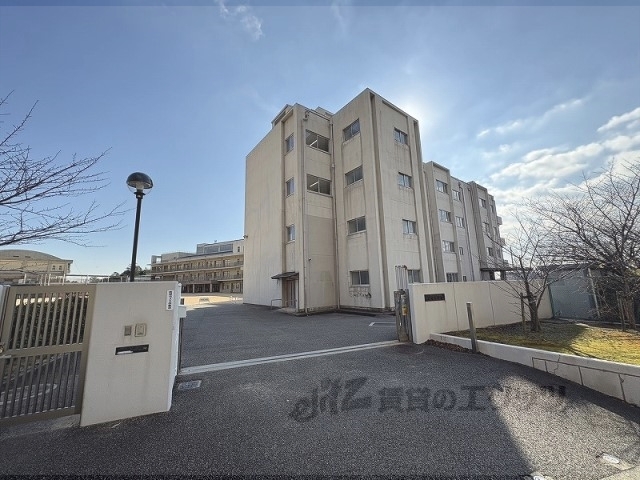 中学校　宝塚市立長尾中学校（中学校）まで2200m