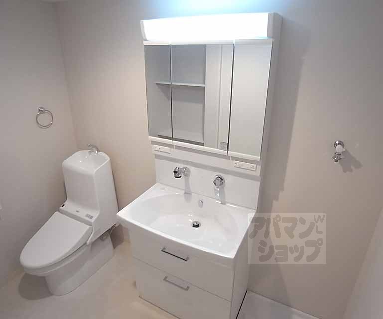 洗面設備　大きさが嬉しいです。