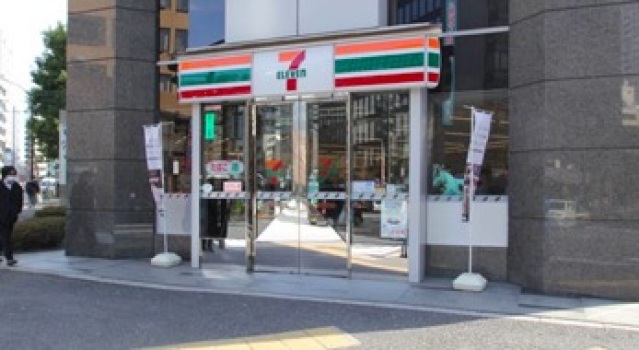 ドラックストア　ファミリーマート＋ミヤモトドラッグ御成門店（ドラッグストア）まで547m