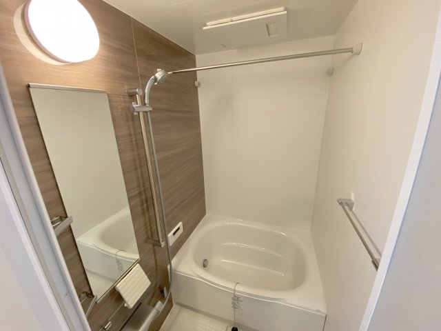 バス・シャワールーム　落ち着いた空間のお風呂です