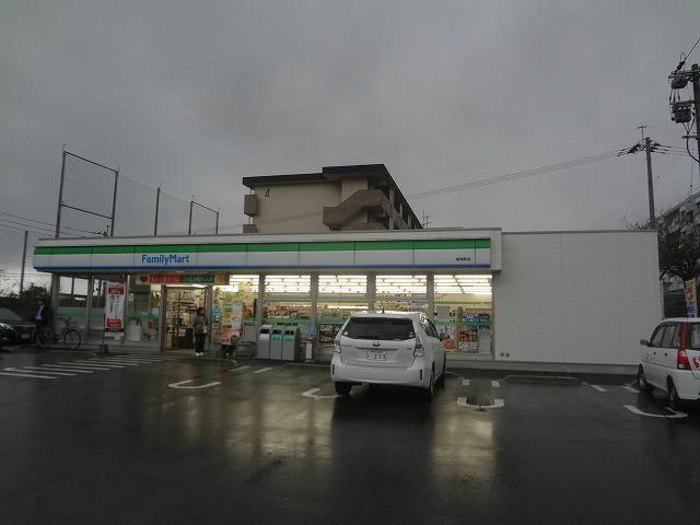 コンビニ　ファミリーマート／茶売町店（コンビニ）まで550m