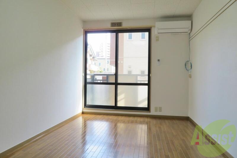 居室・リビング　広いお部屋、気持ちいいですね。