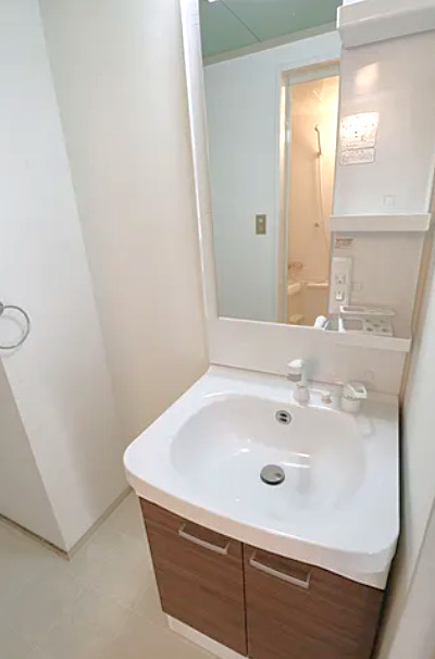 洗面設備　独立洗面台です※同タイプのお部屋、現状優先
