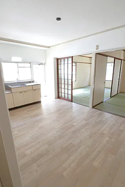 居室・リビング　ゆったり過ごせる居間です※同タイプのお部屋、現状優先