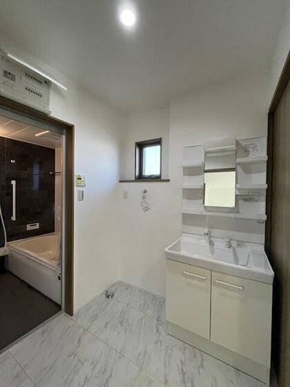 洗面設備　参考画像　※別号棟の写真となります。