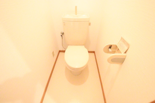 トイレ　※別室の参考写真の為、現況優先です。