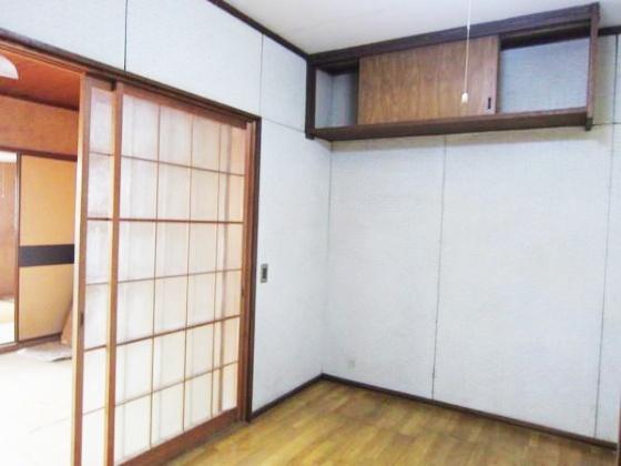 魚住住宅の居間写真