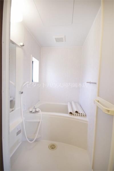 バス・シャワールーム　換気小窓付き