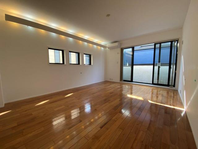 居室・リビング　南向きリビング１１．４帖