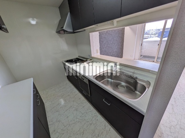 キッチン　※反転タイプ３０３号室の写真です