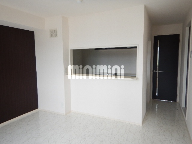 居室・リビング　※反転タイプ３０３号室の写真です