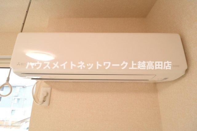 その他設備　備え付けエアコン