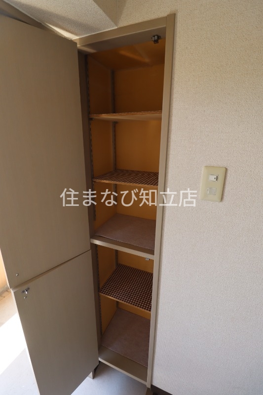 玄関　同型別部屋写真