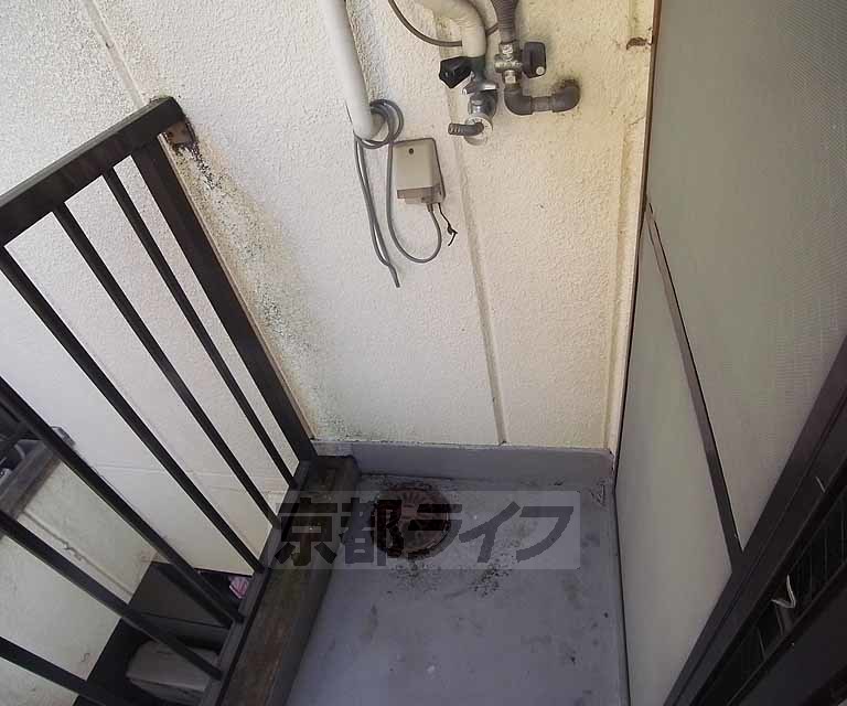 バルコニー　洗濯機はベランダ置きです。